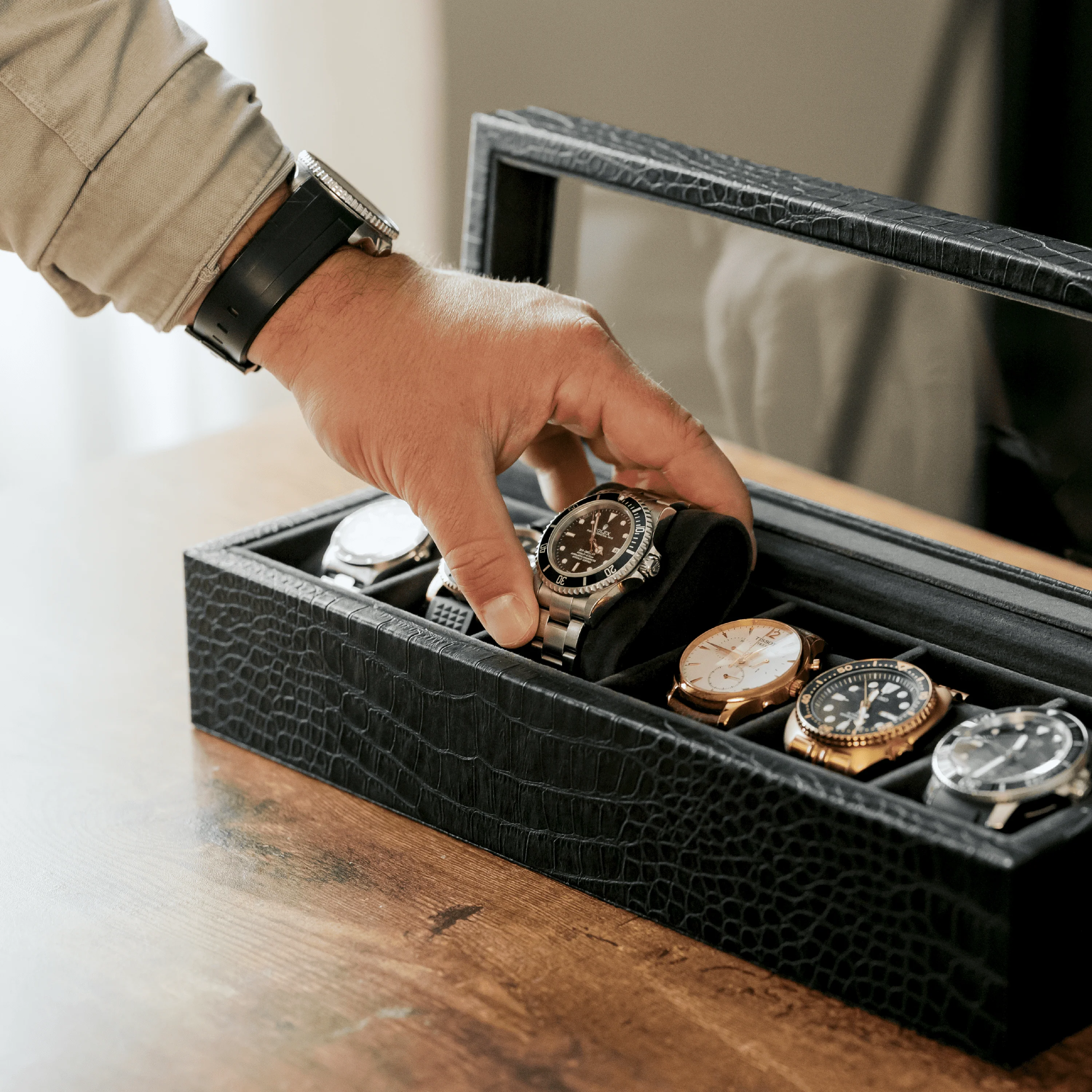 Faux Crocodile Watch Box - 6 Slot - Image 4