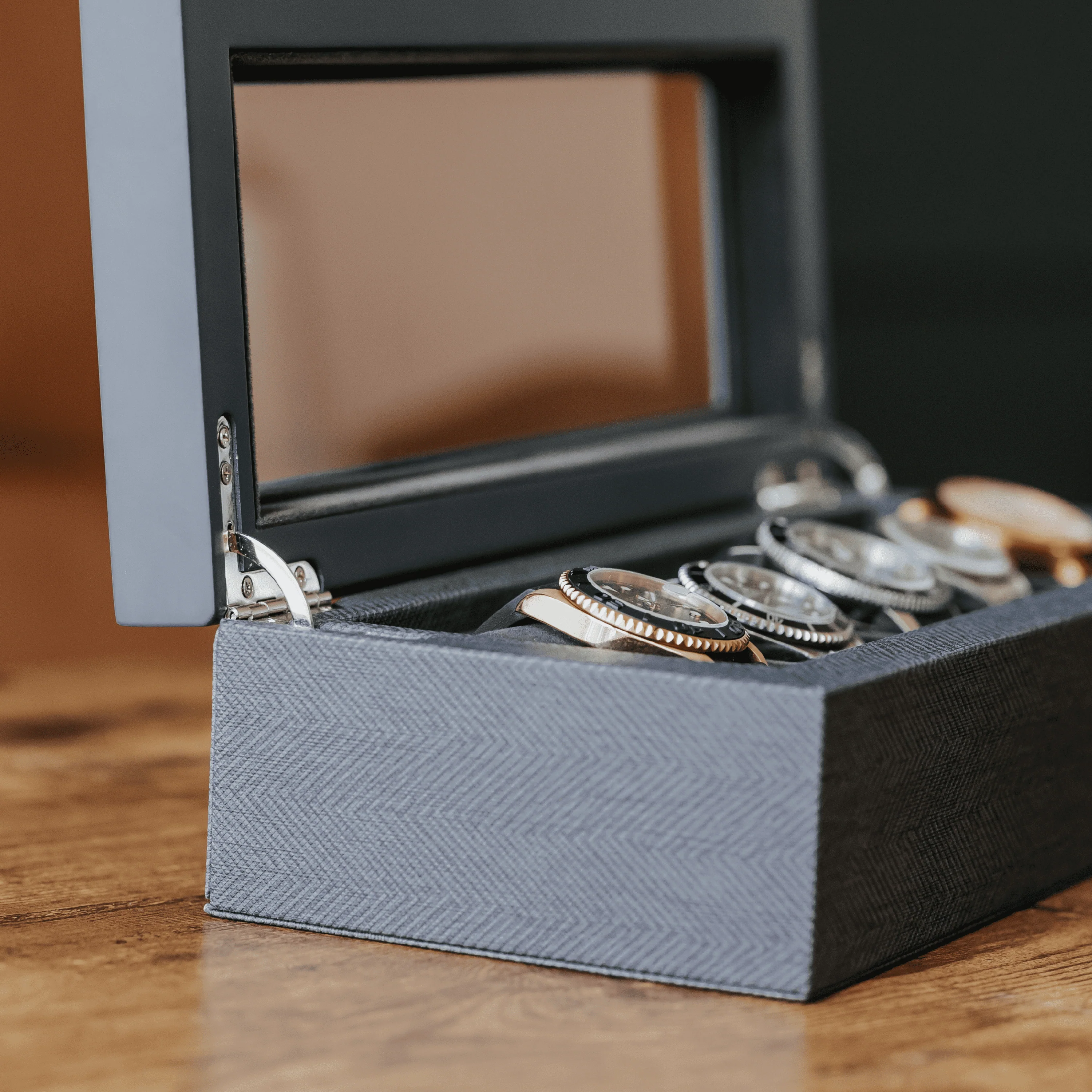 Herringbone Two-Toned Watch Box - 5 Slot - Image 5