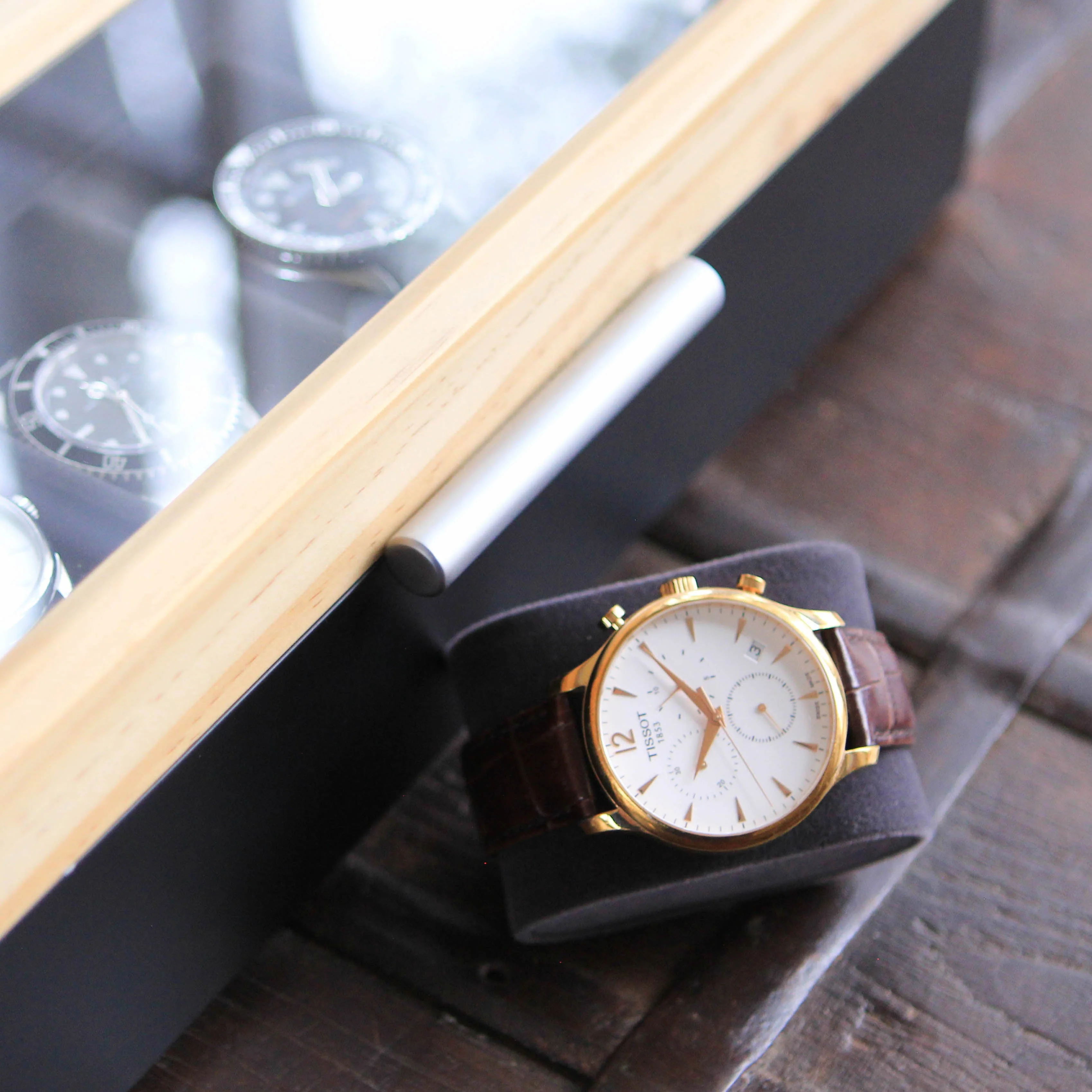 Pine Two-Toned Watch Box - 6 Slot - Image 8